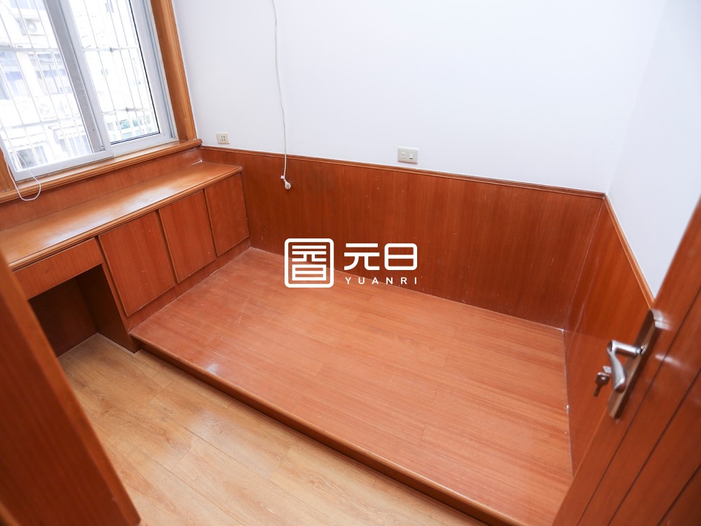 次卧