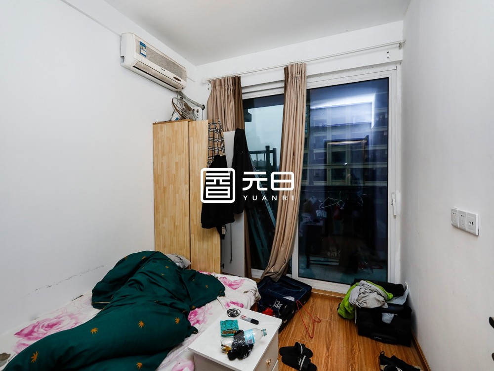 次卧