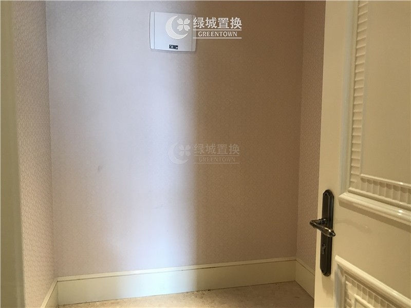 次卧