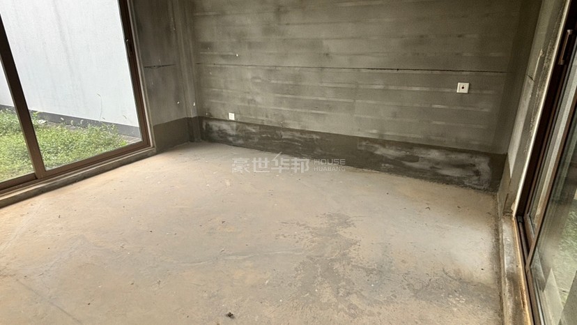 次卧