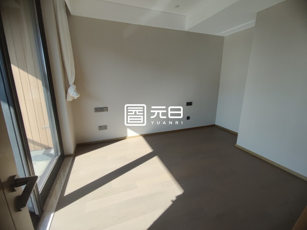 次卧