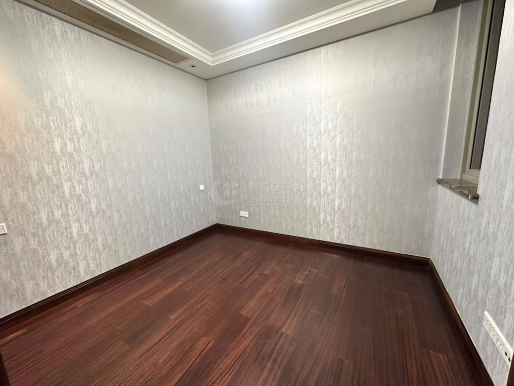 次卧