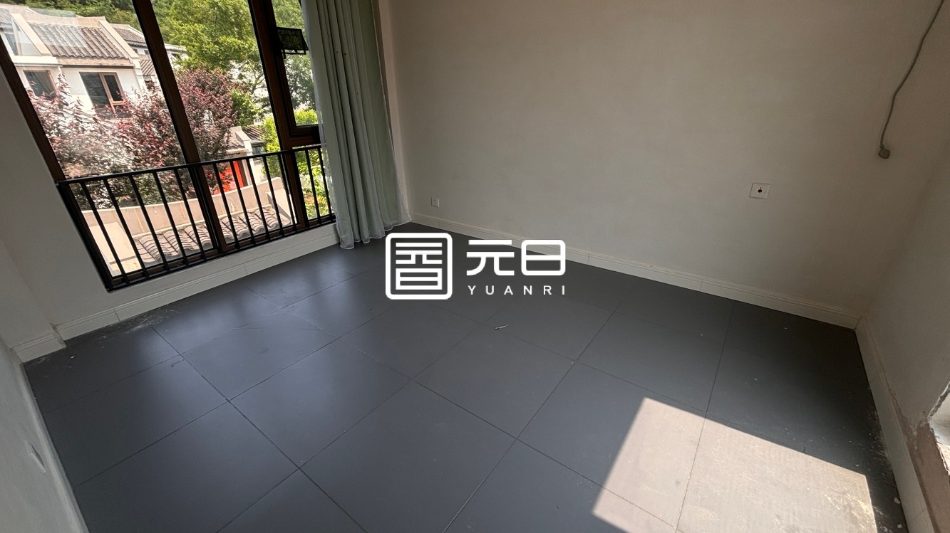 次卧