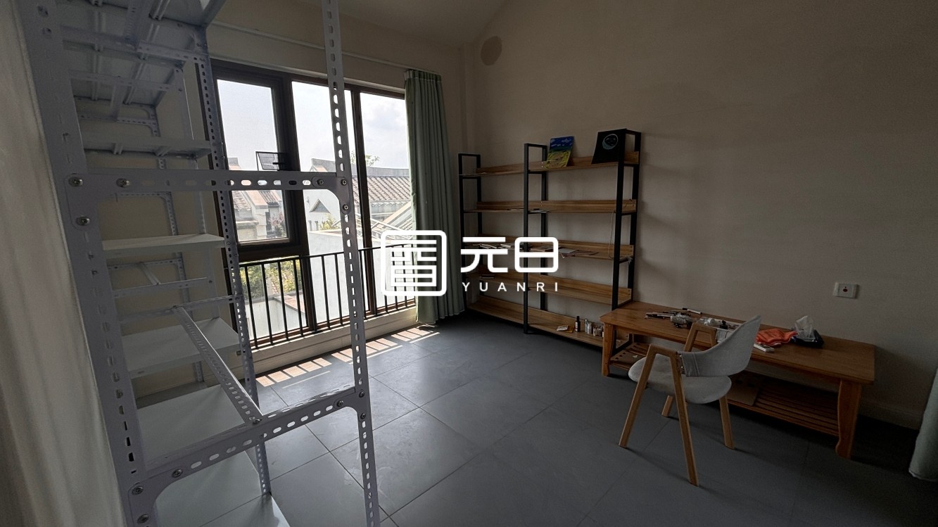 次卧