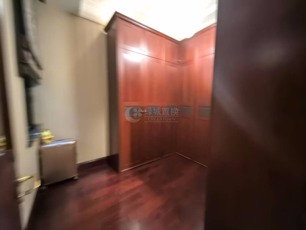 次卧